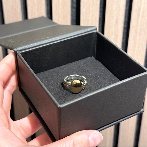 Amulet Oval Signet Ring in two tone sterling silver - Picture 4 of 7